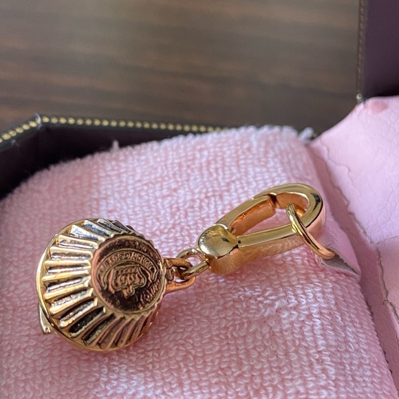 NWT and Box Juicy Couture cup cake in pink with gold tone accents. Always in box - Picture 5 of 7